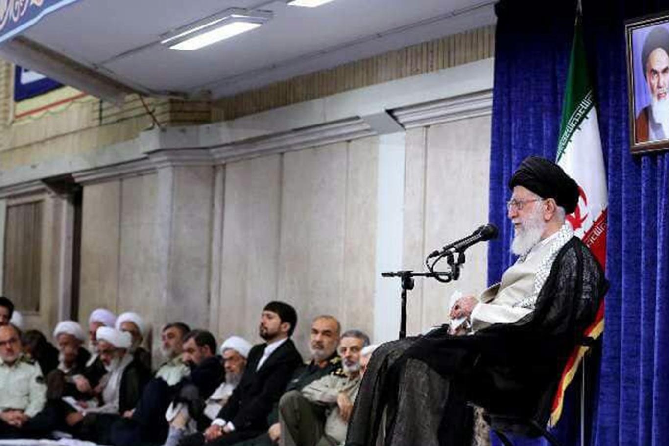 Ayetullah Hameney: İran halkının seçimi kesin direniştir